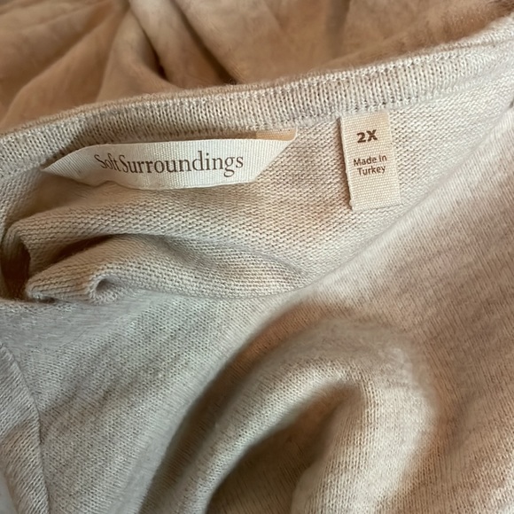 Soft Surroundings - long sleeve pullover with peephole neckline, size 2X - Picture 3 of 10